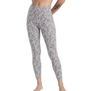 Athleta Salutation Stash Pocket 7/8 Tight Textured Moonflower Black Leggings